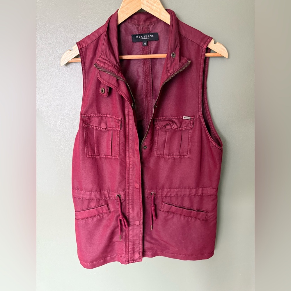 Max Jeans Sleeveless Utility Vest in Wine